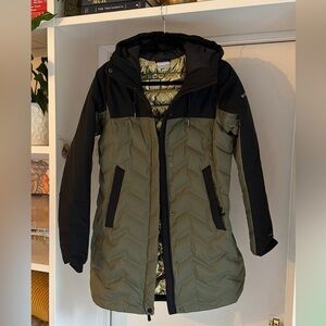 Columbia sportswear omniheat women’s coat. Fitted, warm, cute, never worn.